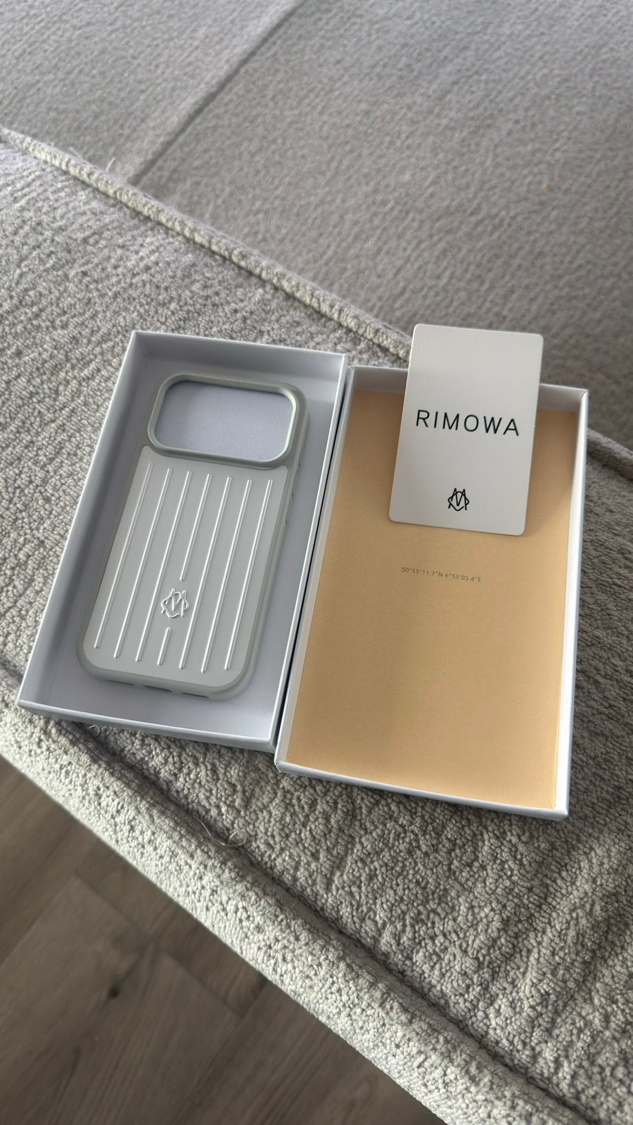 Rimowa iPhone 17 Pro Max Case Grijs Nieuw, Telecommunicatie, IPhone 17, Nieuw, Hoesje of Tasje, Ophalen of Verzenden