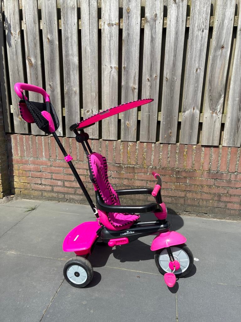 Smart Trike driewieler roze met duwstang en zonnekap, Fietsen en Brommers, Fietsen | Driewielers, Ophalen of Verzenden, Zo goed als nieuw
