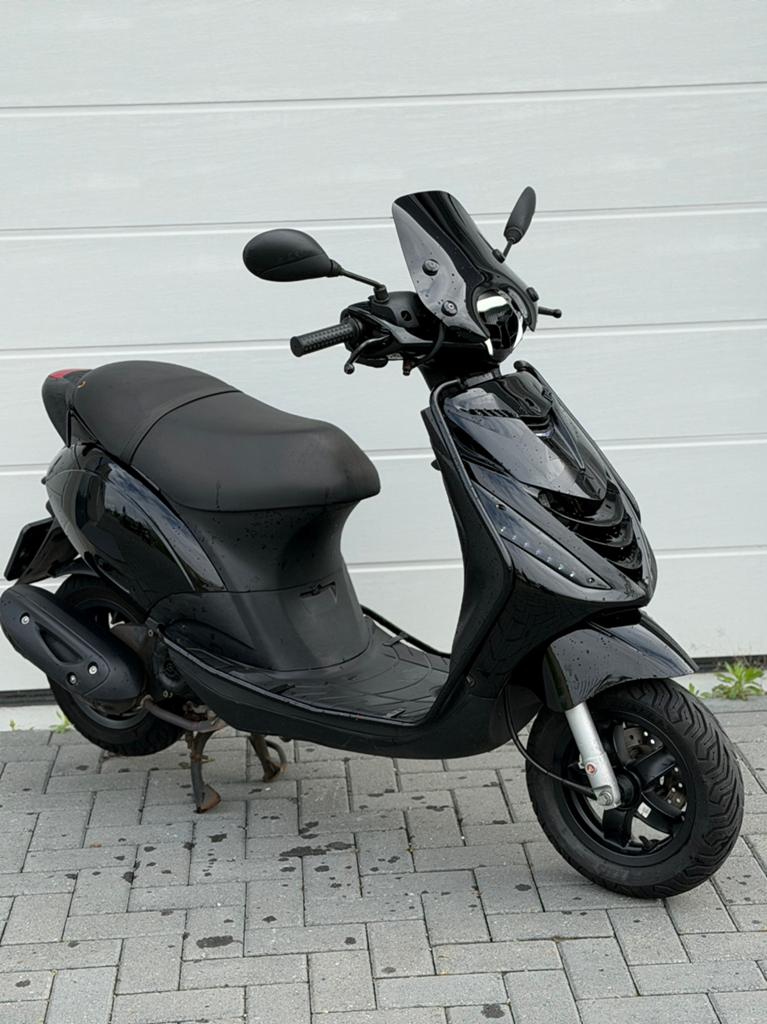 Piaggio zip 50cc e4 2022 brom, Ophalen, Maximaal 45 km/u, Zip, Zo goed als nieuw