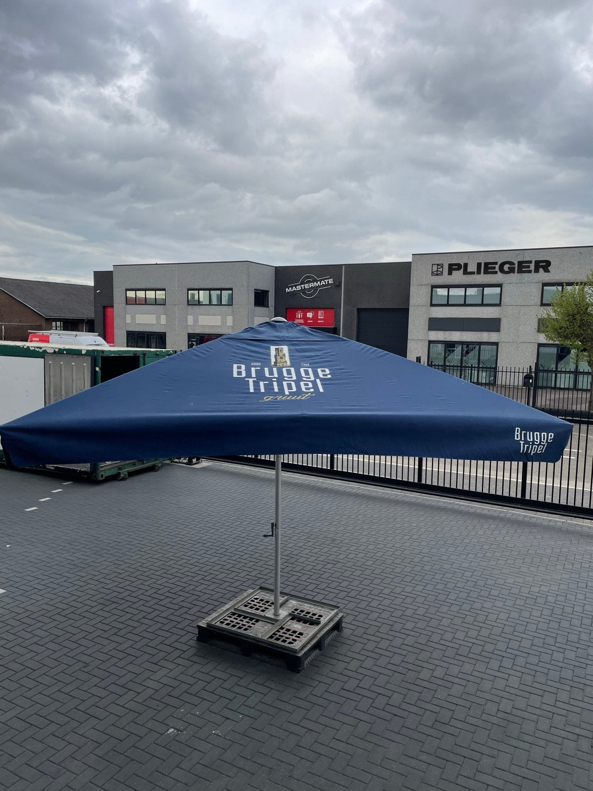Gebruikte Brugge Tripel Parasol 4x4M - Werkt goed, Ophalen, Gebruikt, Meer dan 4 meter, Overige typen