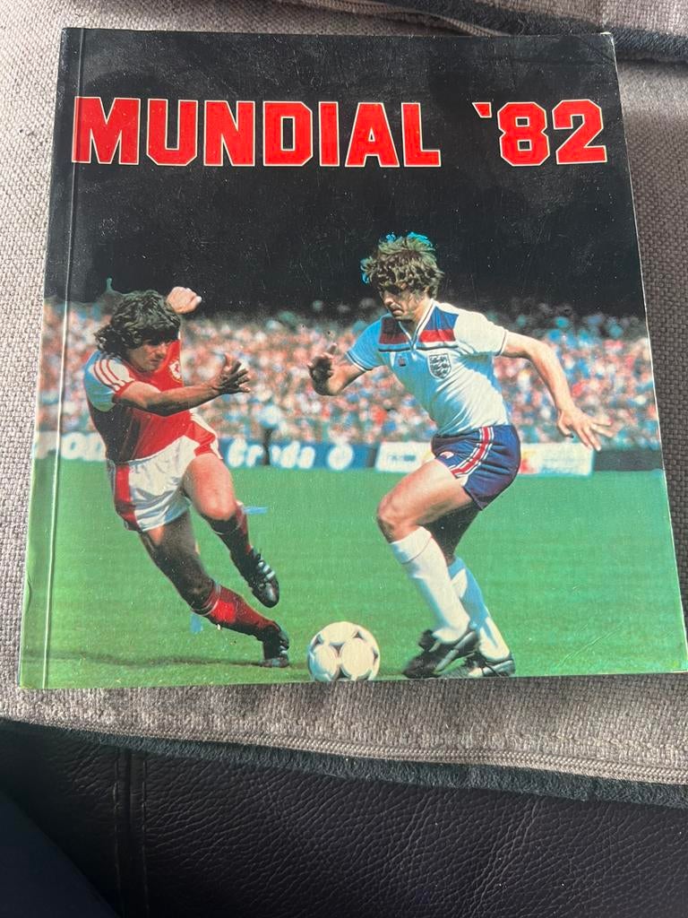 Mundial 82, boek over WK 1982 Spanje, Ophalen of Verzenden, Zo goed als nieuw, Balsport