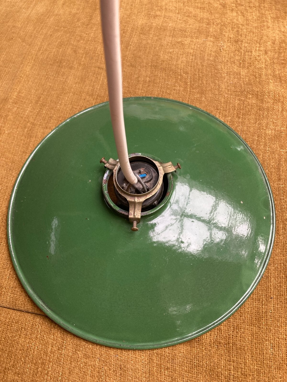 Groen/witte emaille schotellamp jaren '30 met bakelieten fit, Ophalen