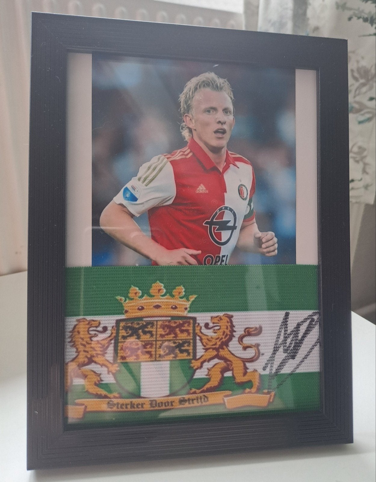 Gesigneerde Dirk Kuyt Aanvoerdersband (Rotterdam) + FOTOBEWI, Ophalen of Verzenden, Nieuw, Feyenoord, Shirt