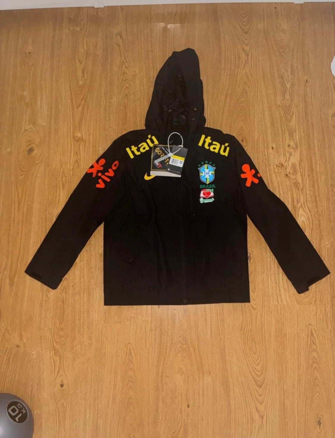 Nike Brazilië CBF Gore-Tex Jas Maat S Nieuw met labels, Ophalen of Verzenden, Nieuw, Maat 46 (S) of kleiner, Zwart