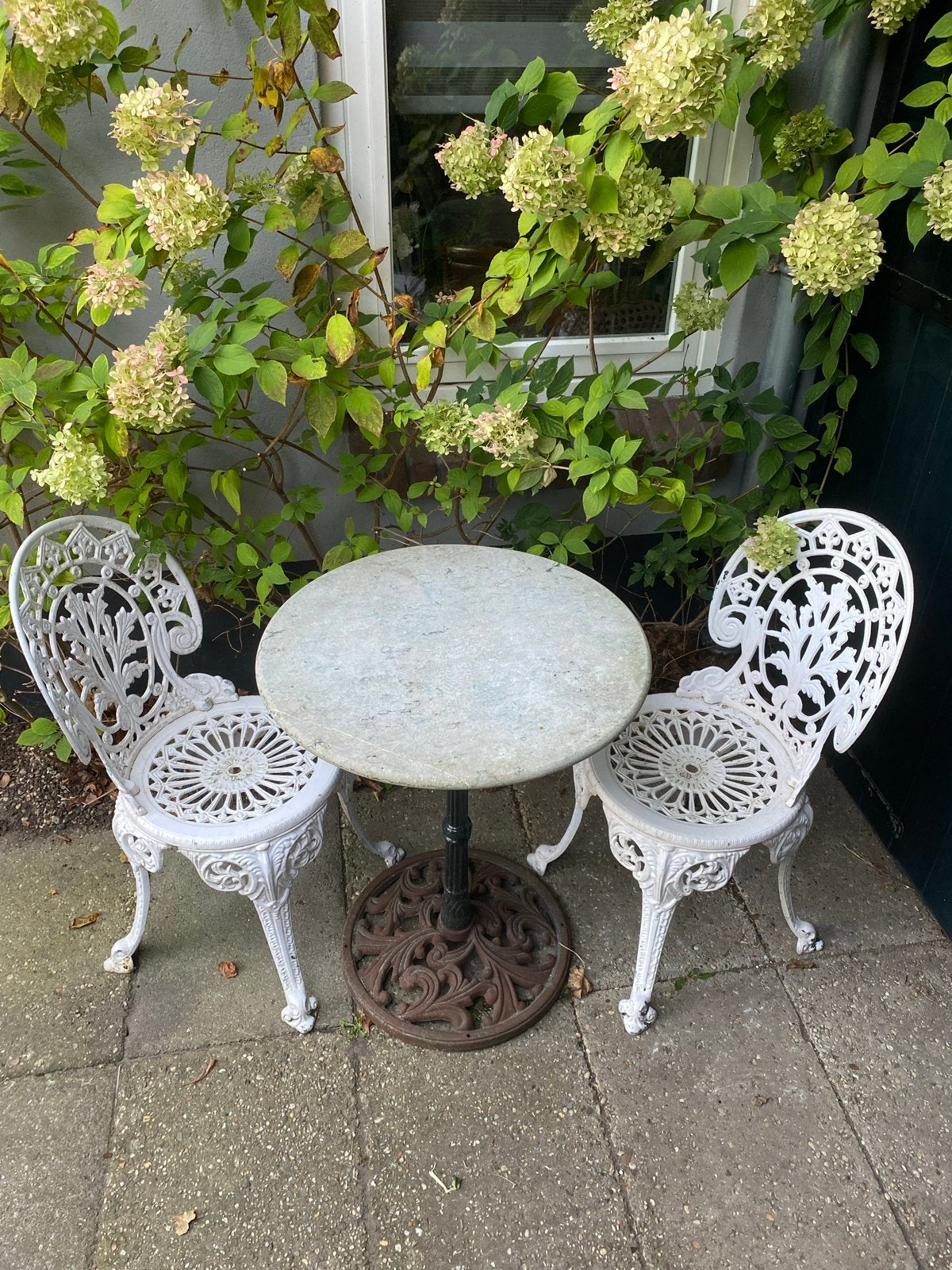 Mooie bistro set: gietijzeren tafel poot en 2 leuke stoelen, Tuin en Terras, Ophalen, Gebruikt, Rond, Metaal