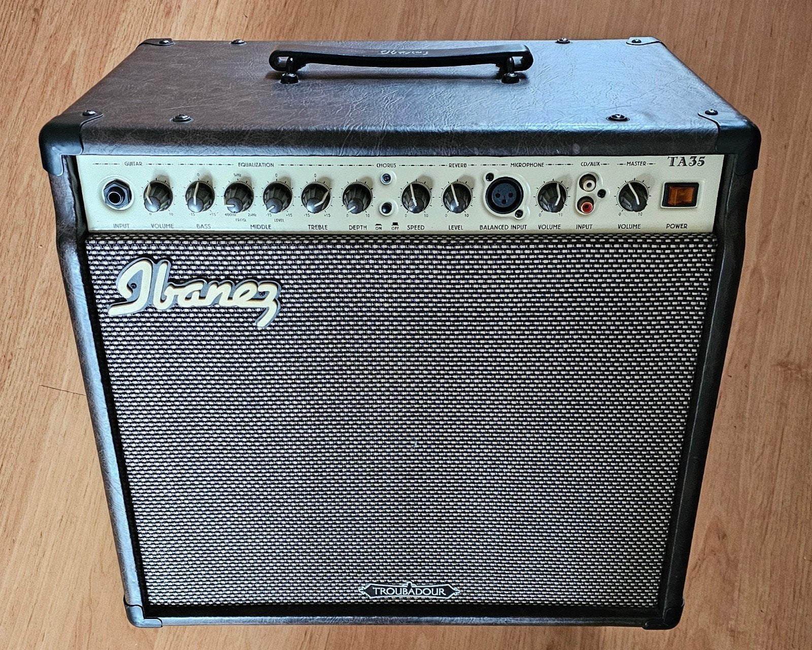 Ibanez TA35 Troubadour voor gitaar en zang, Muziek en Instrumenten, Ophalen, Minder dan 50 watt
