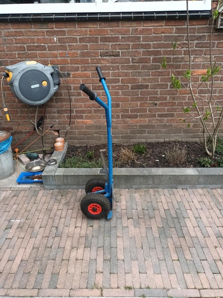 Tegeldonky Te Huur, Ophalen, Gebruikt
