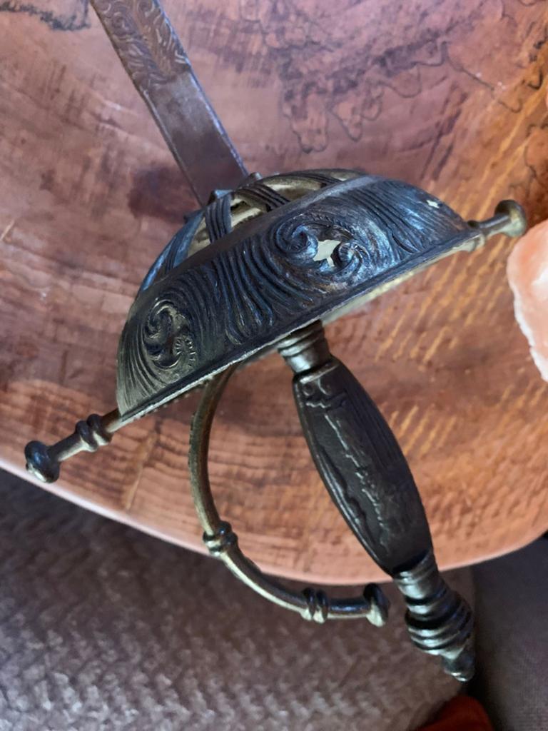 Antiek zwaard met gedetailleerd gevest, Antiek en Kunst, Ophalen of Verzenden