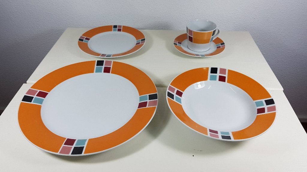 Mooi oranje wit servies voor 2 personen. 2x serviesset. 6A3, Tweedehands verkoop, Tweedehands verkoop, Gebruikt, Ophalen of Verzenden