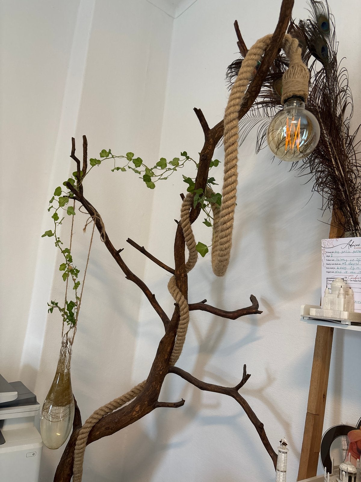 Handgemaakte boomstam decoratie met touw en verlichting, Huis en Inrichting, Woonaccessoires | Overige, Ophalen, Hout, Gebruikt