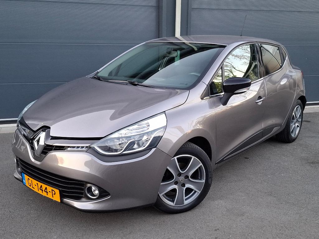 Renault Clio 0.9 TCE ECO Night&Day 66KW 5-DRS 2015 Grijs, Voorwielaandrijving, 898 cc, Stof, 40 €/maand