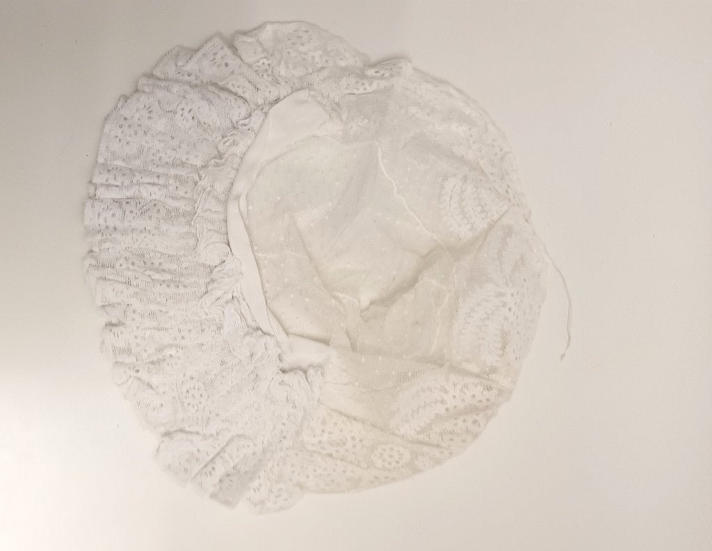 Vintage witte kanten muts/bonnet voor baby of pop, Ophalen of Verzenden, Kinderen, Onbekend