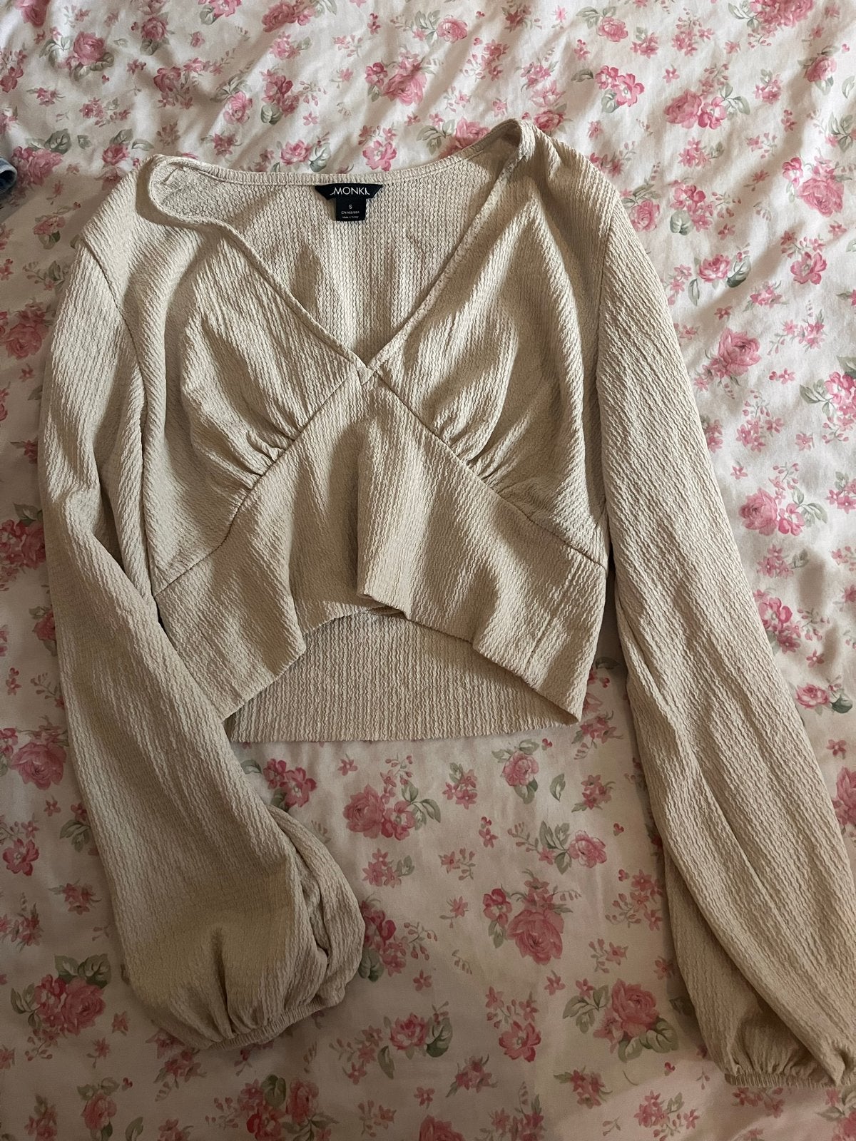 Monki Cropped Top met Lange Mouwen - Beige, Verzenden, Beige, Zo goed als nieuw, Lange mouw
