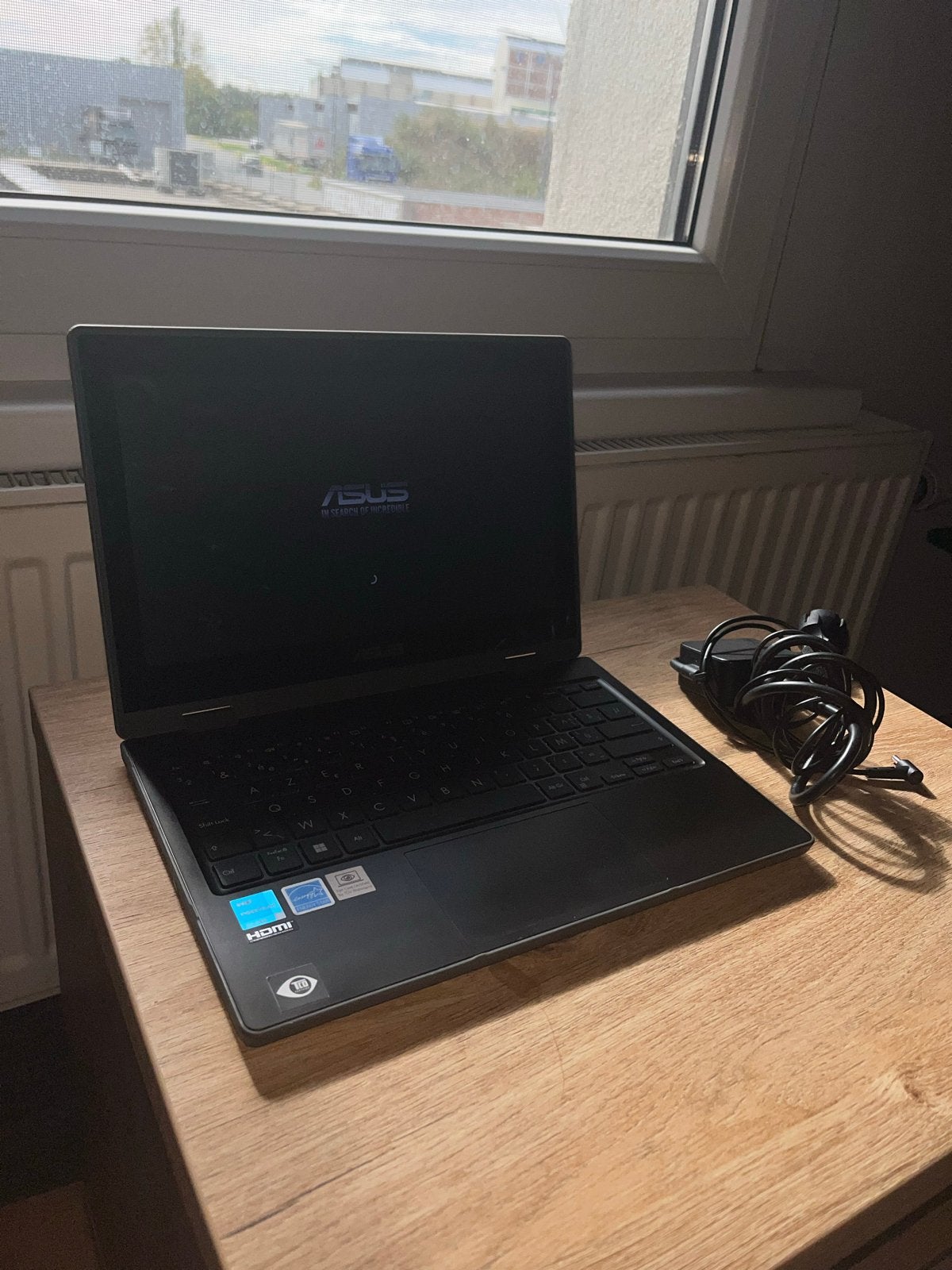 Foto 6 van ASUS 11.6 inch laptop - Compact en veelzijdig