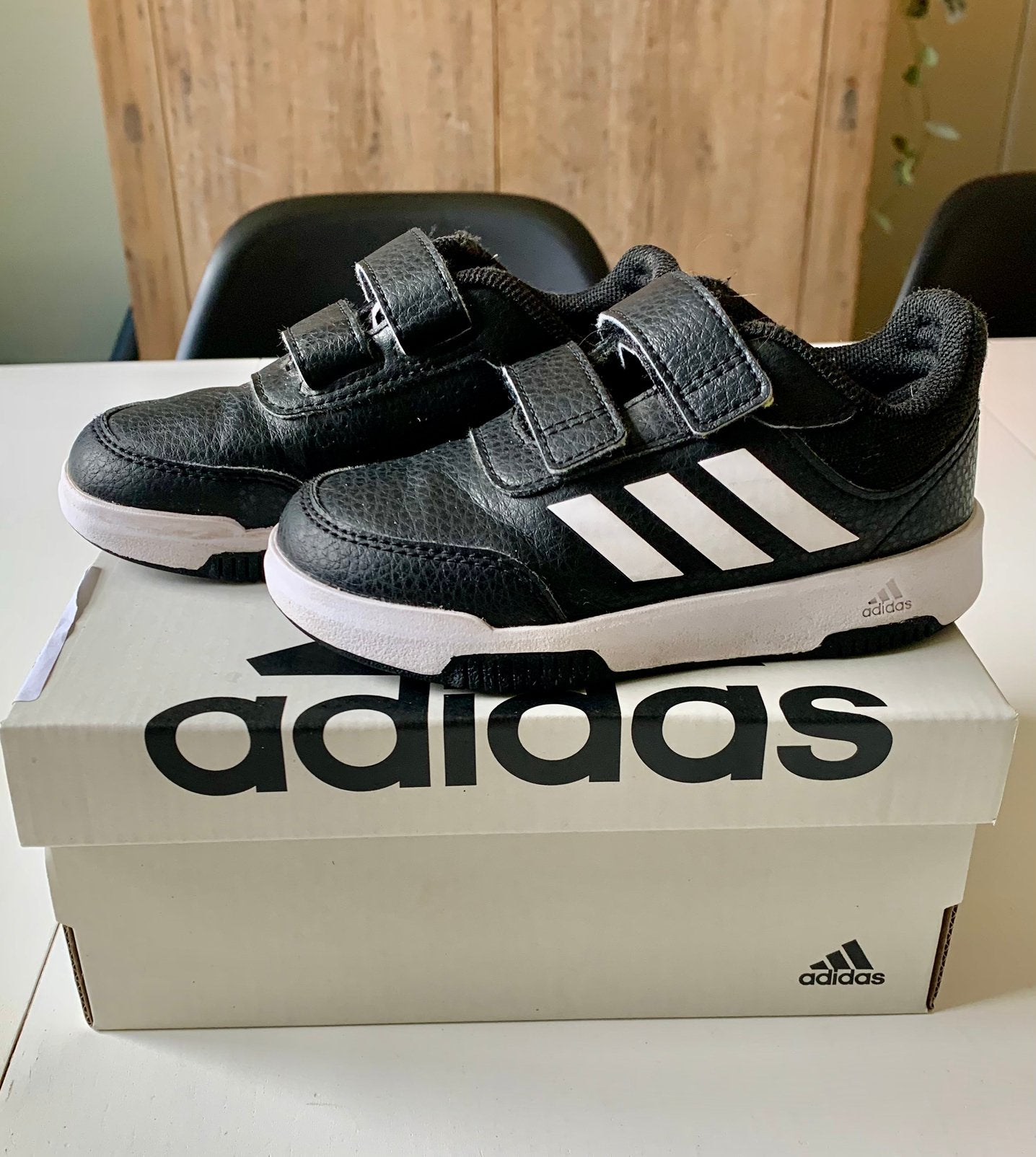 Adidas kinderschoenen maat 25, Jongen of Meisje, Schoenen, Ophalen of Verzenden, Zo goed als nieuw