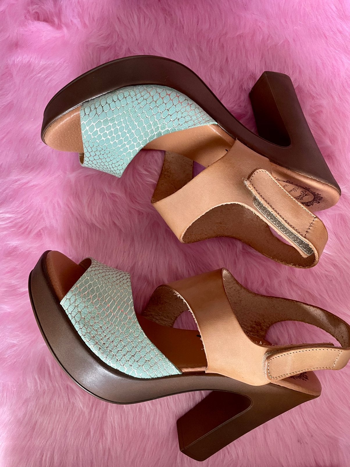 Fabulous comfy hakken van Almatrichi!, Overige kleuren, Nieuw, Ophalen of Verzenden, Schoenen met hoge hakken