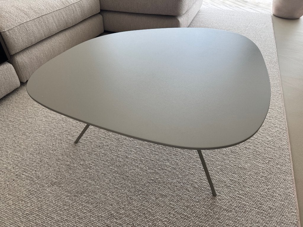 Leolux Liliom salontafel (4-hoek, grijs, 40cm hoog), Ophalen, 50 tot 100 cm, 50 tot 100 cm, Zo goed als nieuw