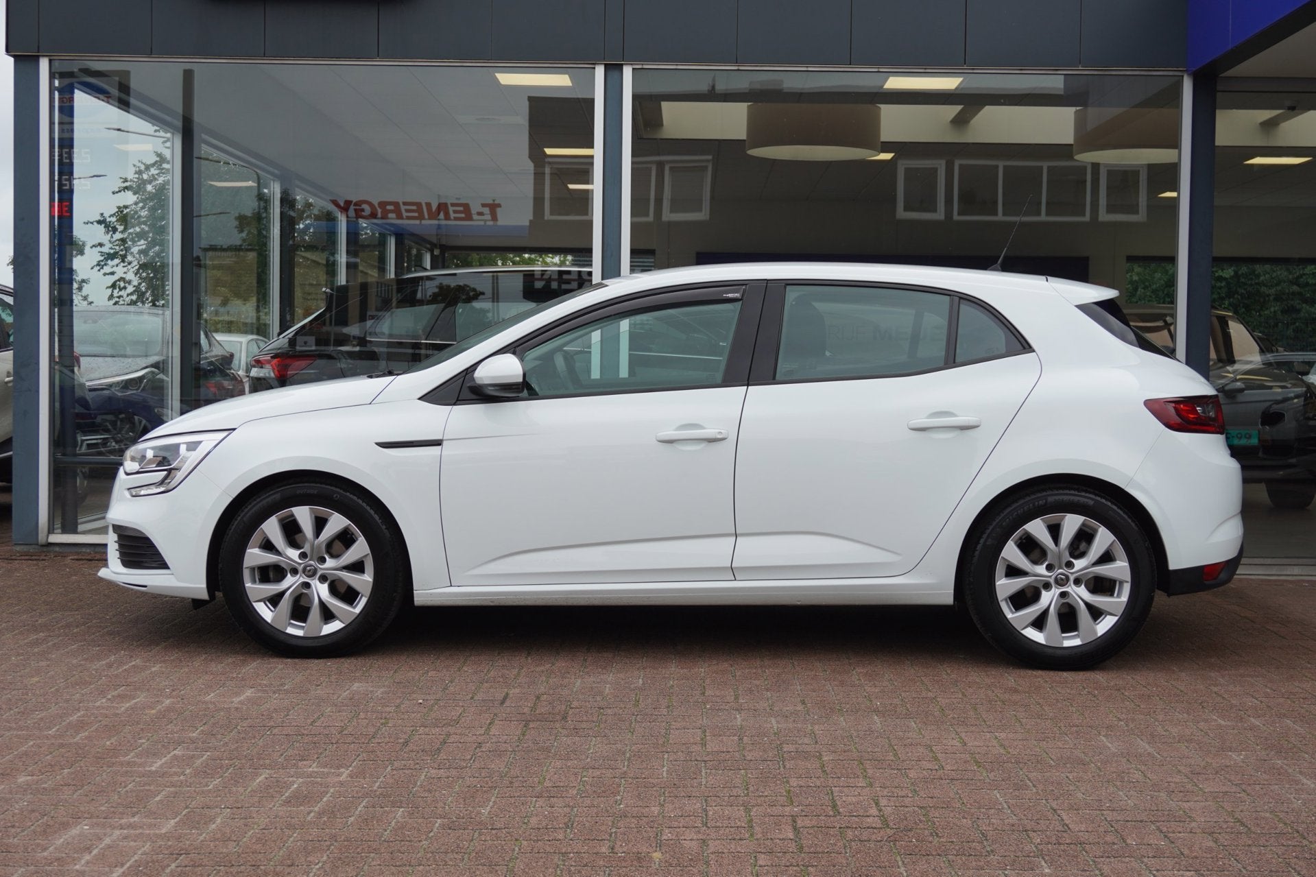 Renault Mégane 1.3 TCe Limited 5deurs | Airco | CarPlay | N, Dealer onderhouden, Stof, Euro 6, 4 cilinders