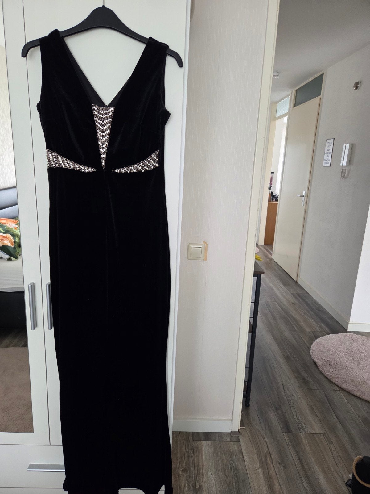 Elegante Zwarte Galajurk met Pailletten - Maat M, Kleding | Dames, Jurken, Ophalen of Verzenden, Maat 38/40 (M), Zwart, Onder de knie