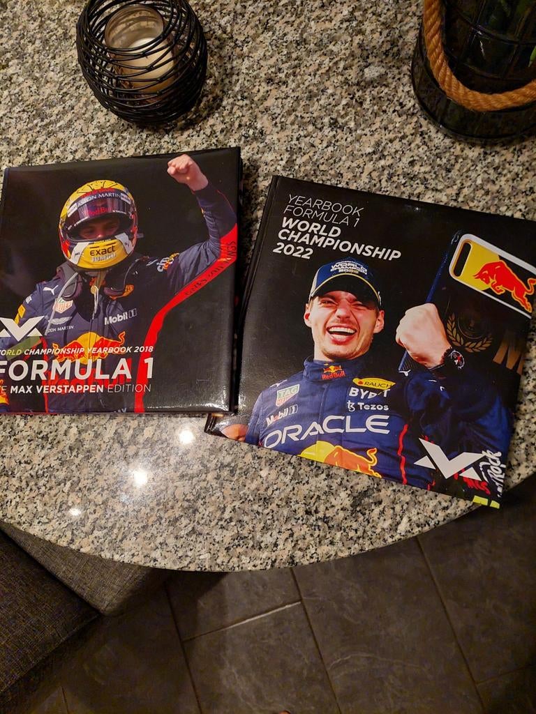 MAX VERSTAPPEN YEARBOOK 2018 & 2022 FORMULA 1., Algemeen, Ophalen of Verzenden, Zo goed als nieuw, Max  verstappen