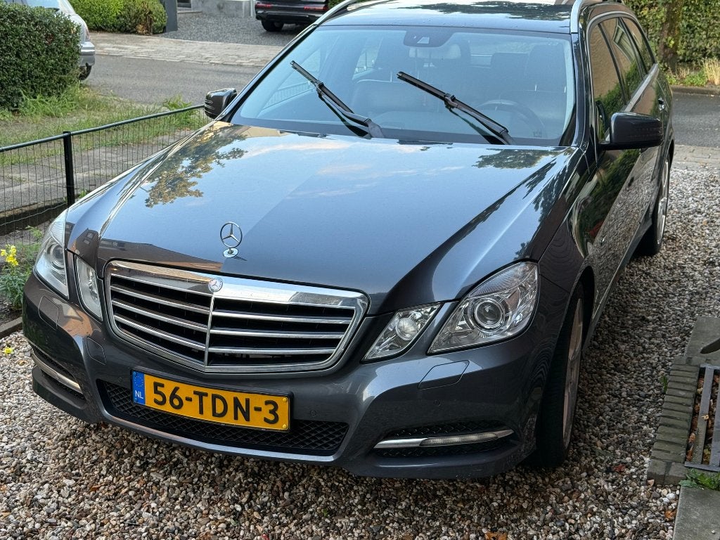 Mercedes-Benz E-Klasse E200 CGI BE Estate Aut7 2012 Grijs, Auto's, Euro 5, Achterwielaandrijving, Zwart, 4 cilinders