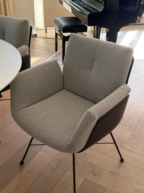 Foto 9 van Design Eetkamertafel COR Conic / Alvo stoelen en hanglamp