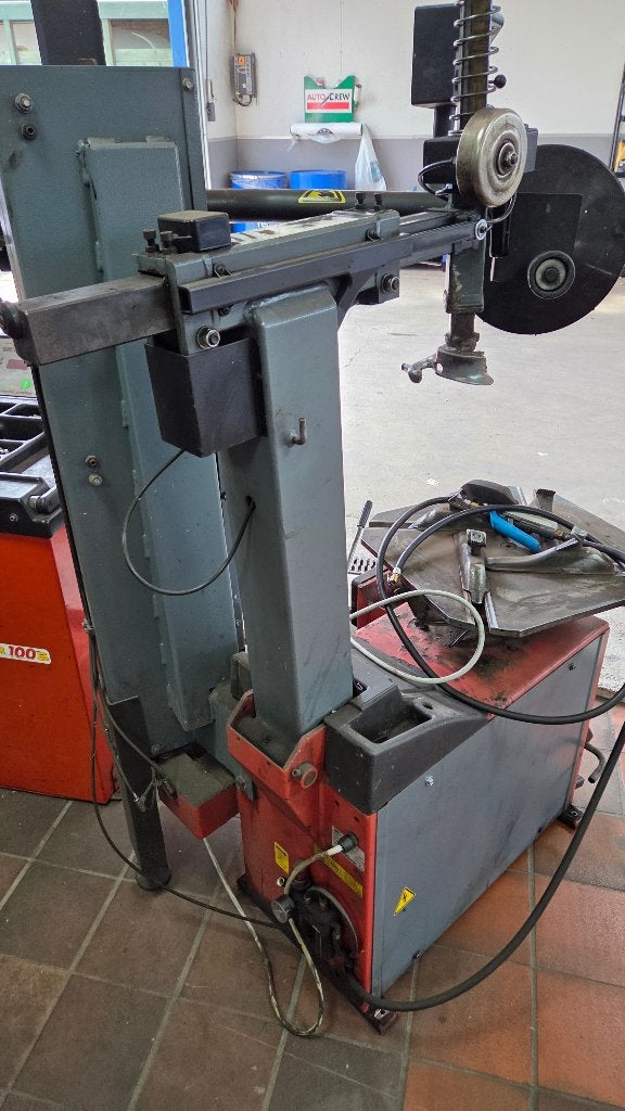 Bandenbalanceermachine /banden demontage apparaat, Ophalen