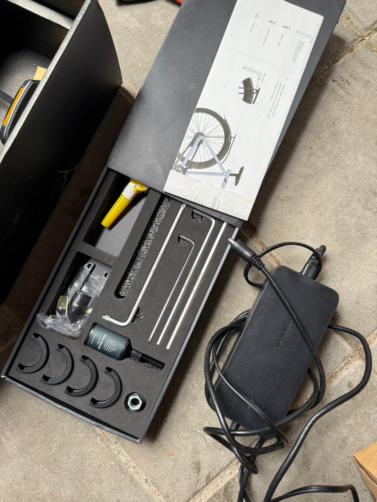 Vanmoof s3 toolbox en oplader, Fietsen en Brommers, Fietsaccessoires | Overige Fietsaccessoires, Ophalen of Verzenden
