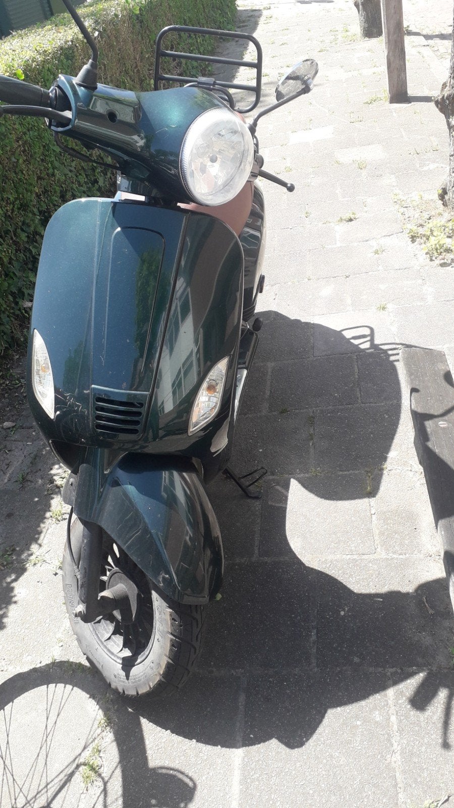 Te koop snoepjes merk AGM ziet er netjes uit loop even stil