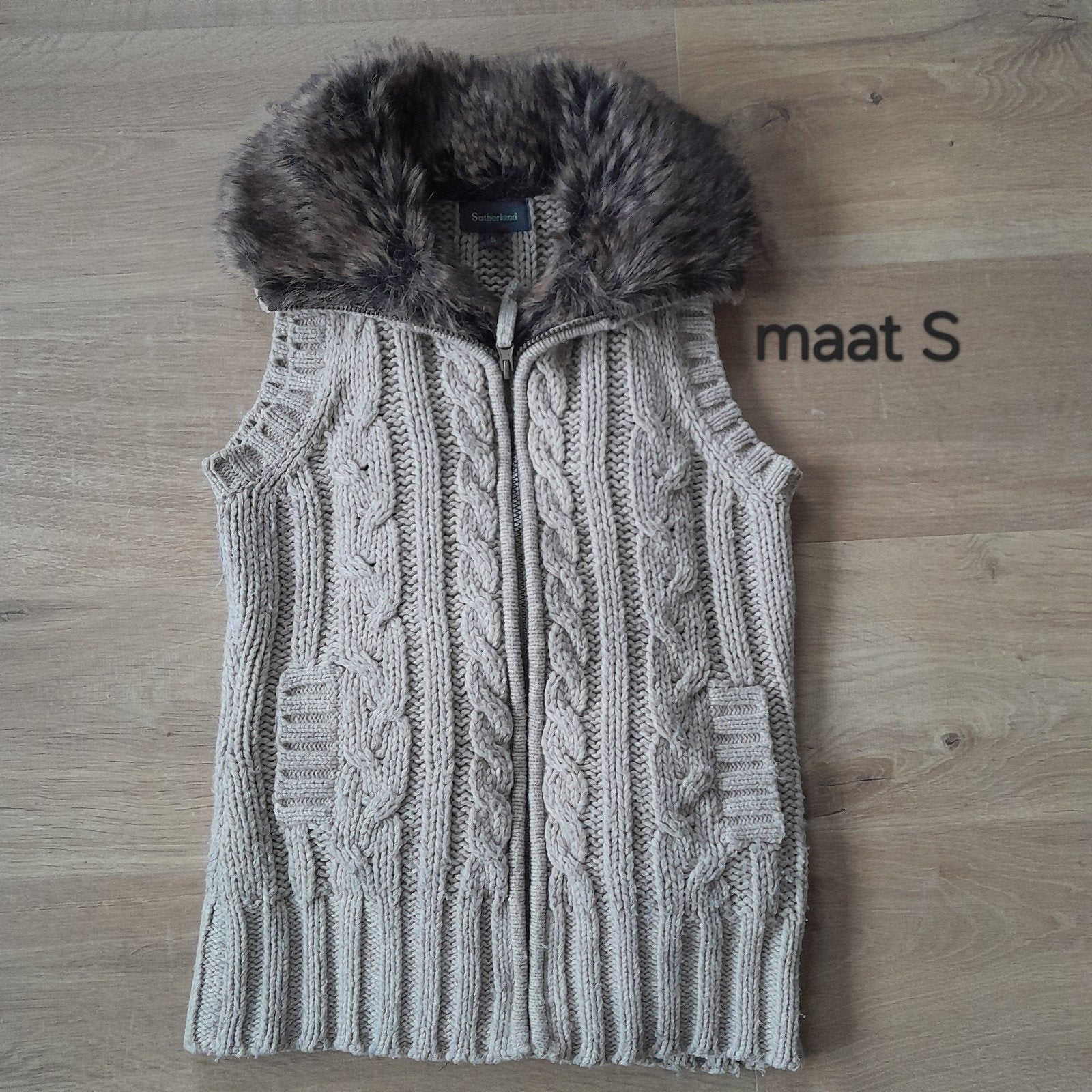 Gebreid vest/bodywarmer met bontkraag - Maat S, Sabbotini, Beige, Ophalen of Verzenden, Zo goed als nieuw