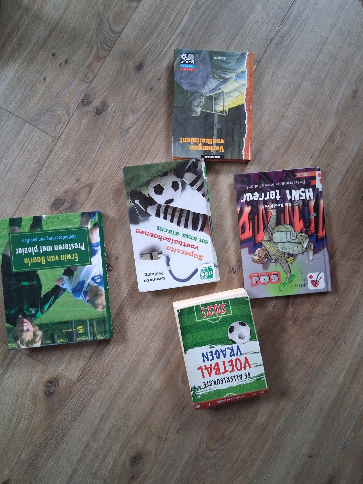 Voetbalboeken voor jeugd: 5 boeken over voetbal, Boeken, Ophalen of Verzenden, Gelezen, Diverse auteurs, Balsport