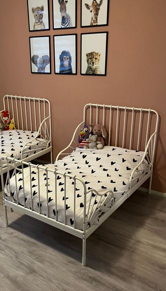 IKEA Minnen meegroeibed - Wit metalen kinderbed, Ophalen, 70 tot 85 cm, Zo goed als nieuw, Lattenbodem