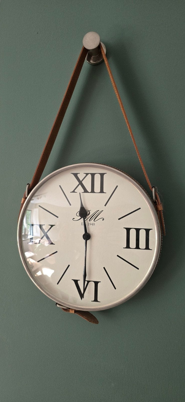 Stijlvolle Wandklok met Leren Band - Zilver/Bruin, Ophalen of Verzenden