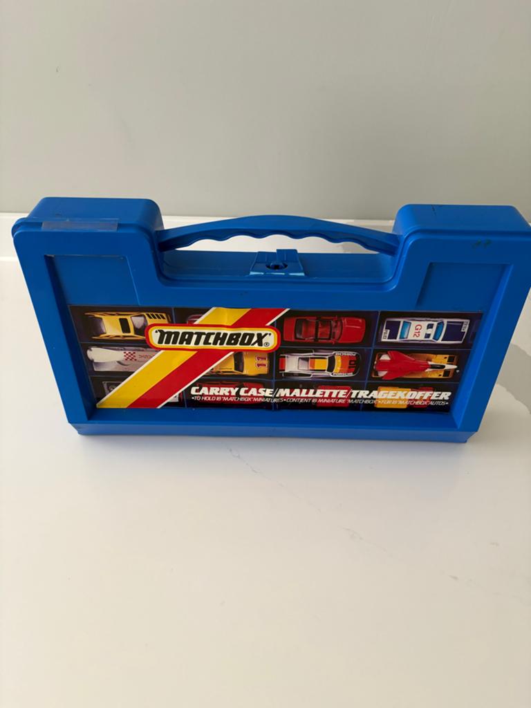 Matchbox koffer met 18 diverse auto's - Vintage speelgoed, Hobby en Vrije tijd, Verzenden, Gebruikt, Auto, Matchbox