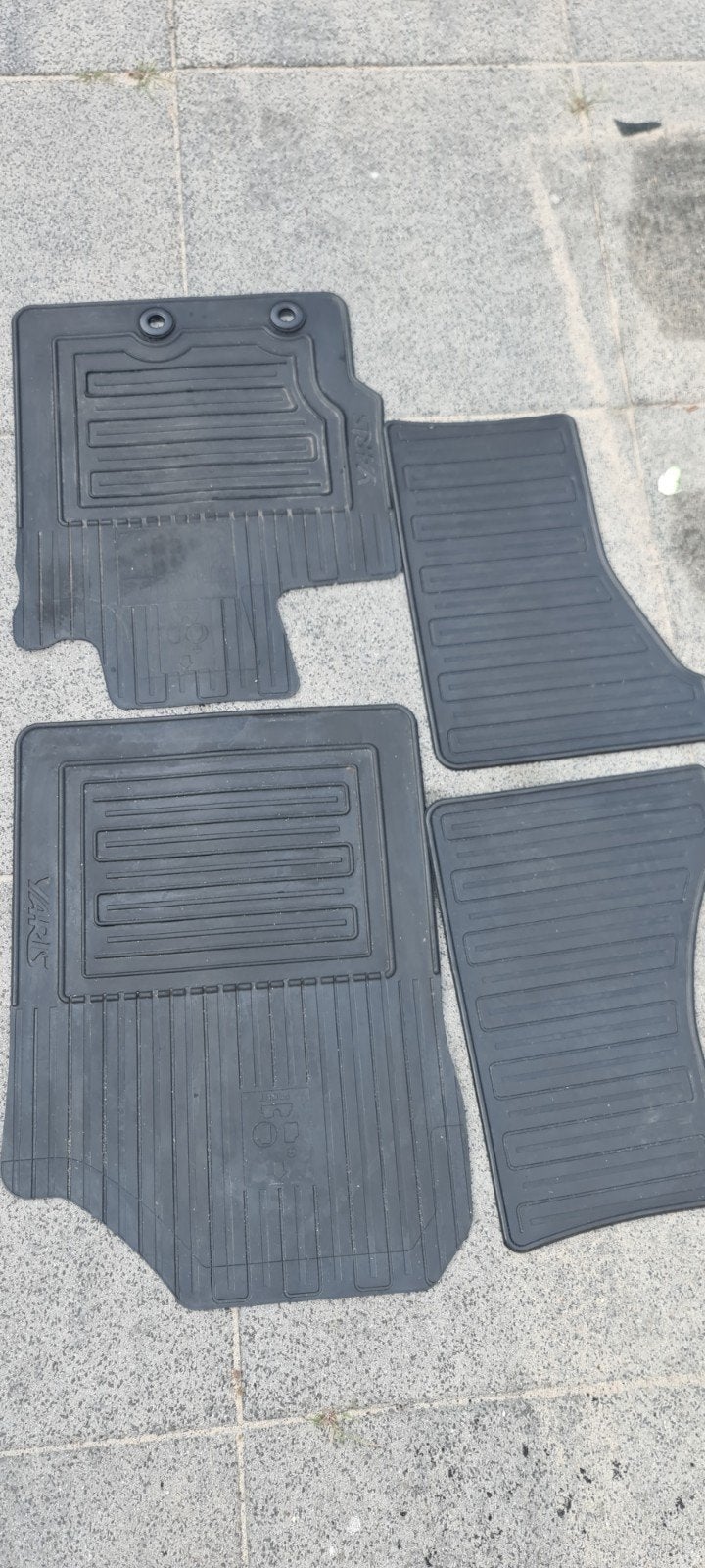 Originele Toyota Yaris rubberen wintermatten, Ophalen of Verzenden, Zo goed als nieuw