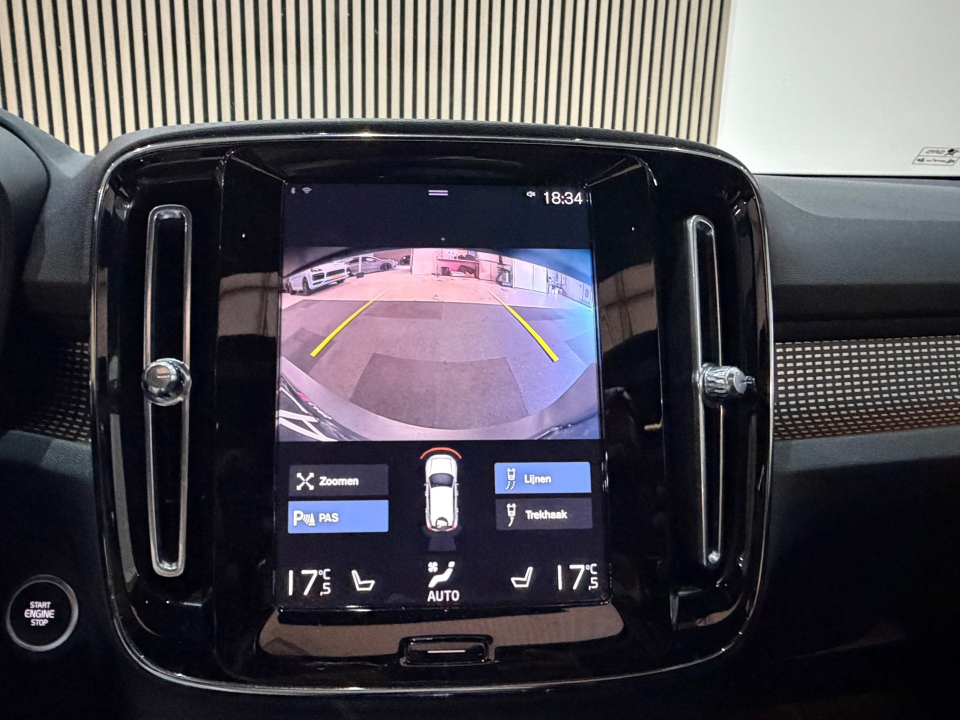 Foto 15 van Volvo XC40 1.5 T4 Recharge R-Design 211pk Pano Leer H/K Came