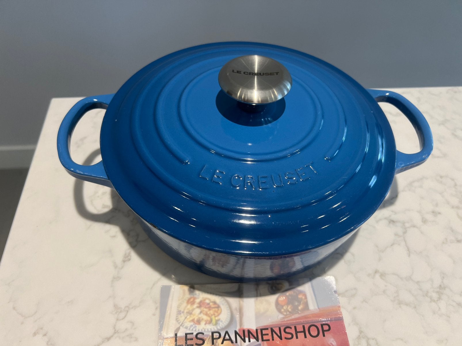 Le Creuset lage braadpan 24 cm Marseille heel goede staat, Gebruikt, Met handvatten, Le Creuset, Ophalen of Verzenden