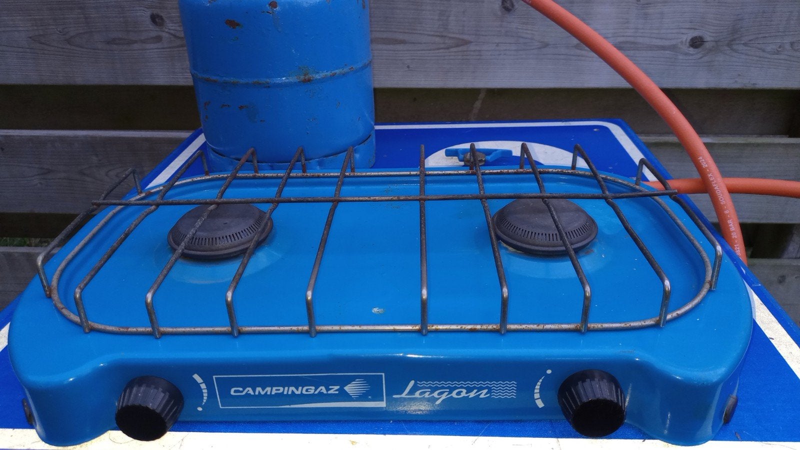Camping gasstel met aansluitingen en tank, Ophalen