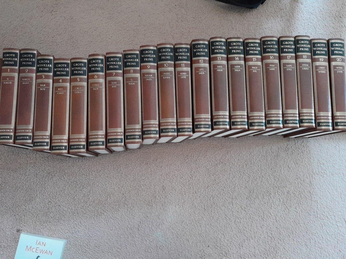 Grote Winkler Prins Encyclopedie (Zevende Druk) + Jaarboeken, Boeken, Complete serie, Ophalen of Verzenden, Zo goed als nieuw