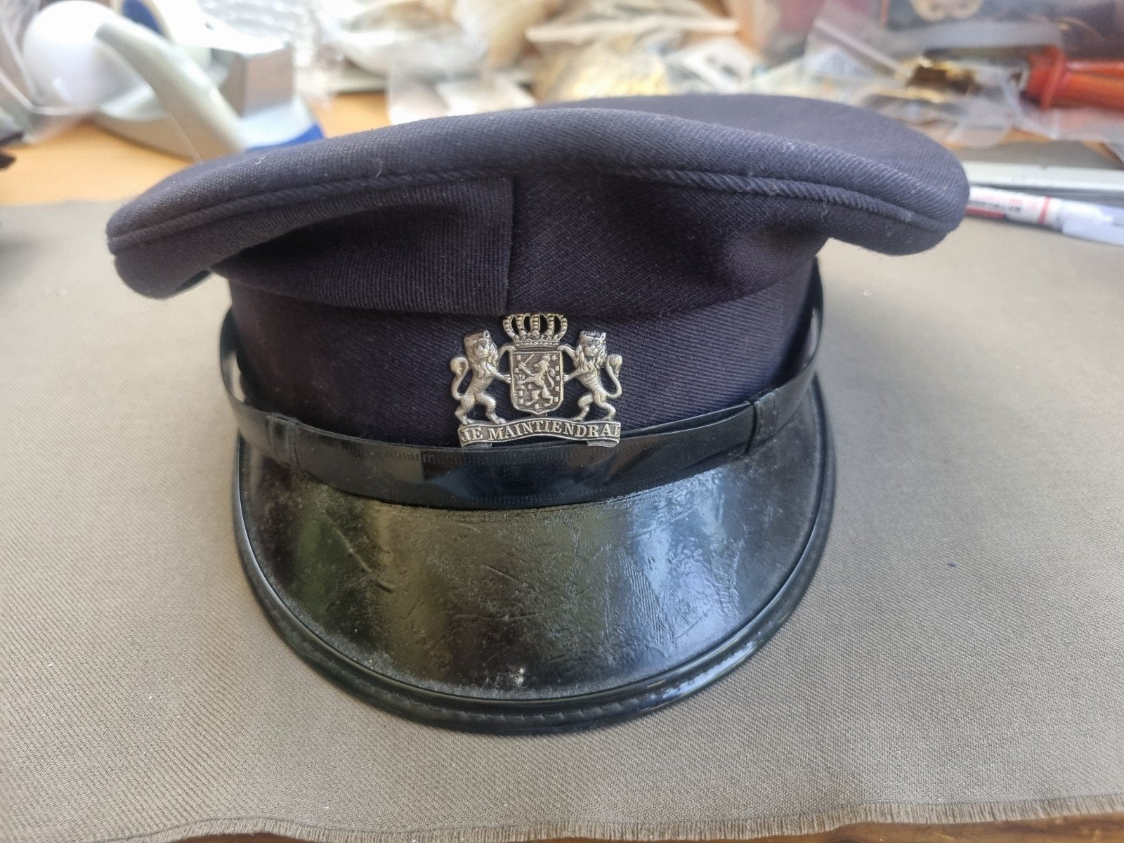 pet defensie bewaking, Ophalen of Verzenden, Landmacht, Nederland, Helm of Baret