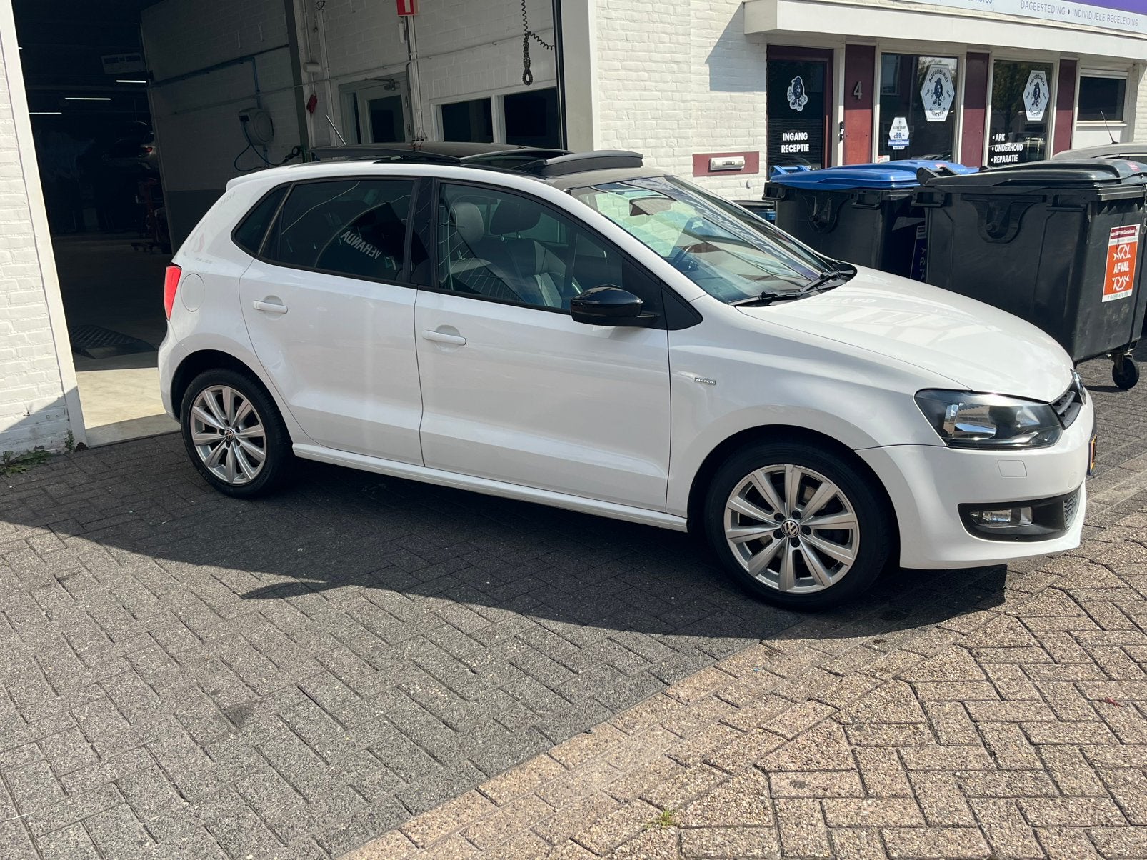 Volkswagen Polo 1.2 TSI 77KW DSG 2013 5DRS|PANO|TREKHAAK, 40 €/maand, 4 cilinders, Wit, 19 km/l