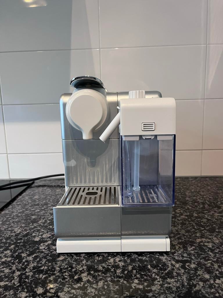 De'Longhi Nespresso EN560.S Lattissima Touch Koffiemachine, Gebruikt, Overige modellen, Ophalen of Verzenden, 1 kopje
