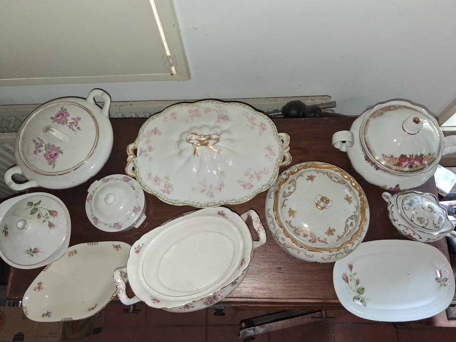 Antiek serviesgoed met bloemmotieven. In Twello ophalen., Antiek en Kunst, Ophalen