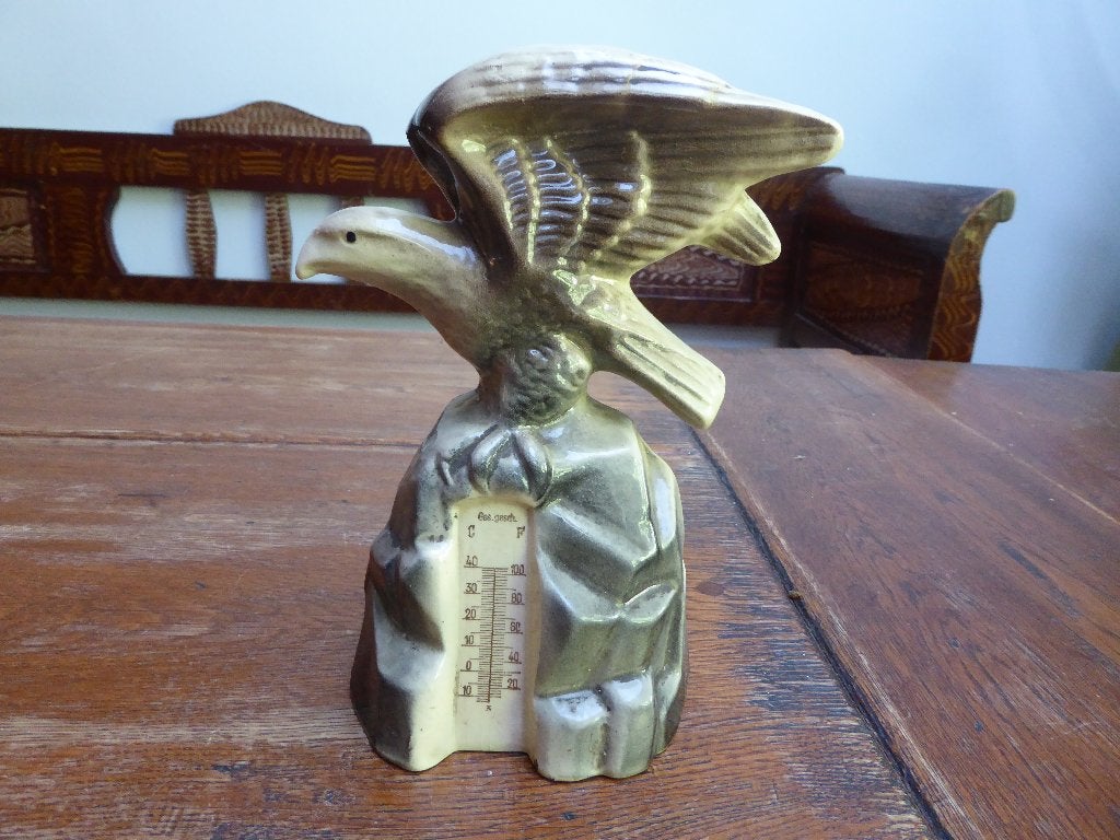 Art deco keramiek beeldje adelaar op rots, Ophalen of Verzenden
