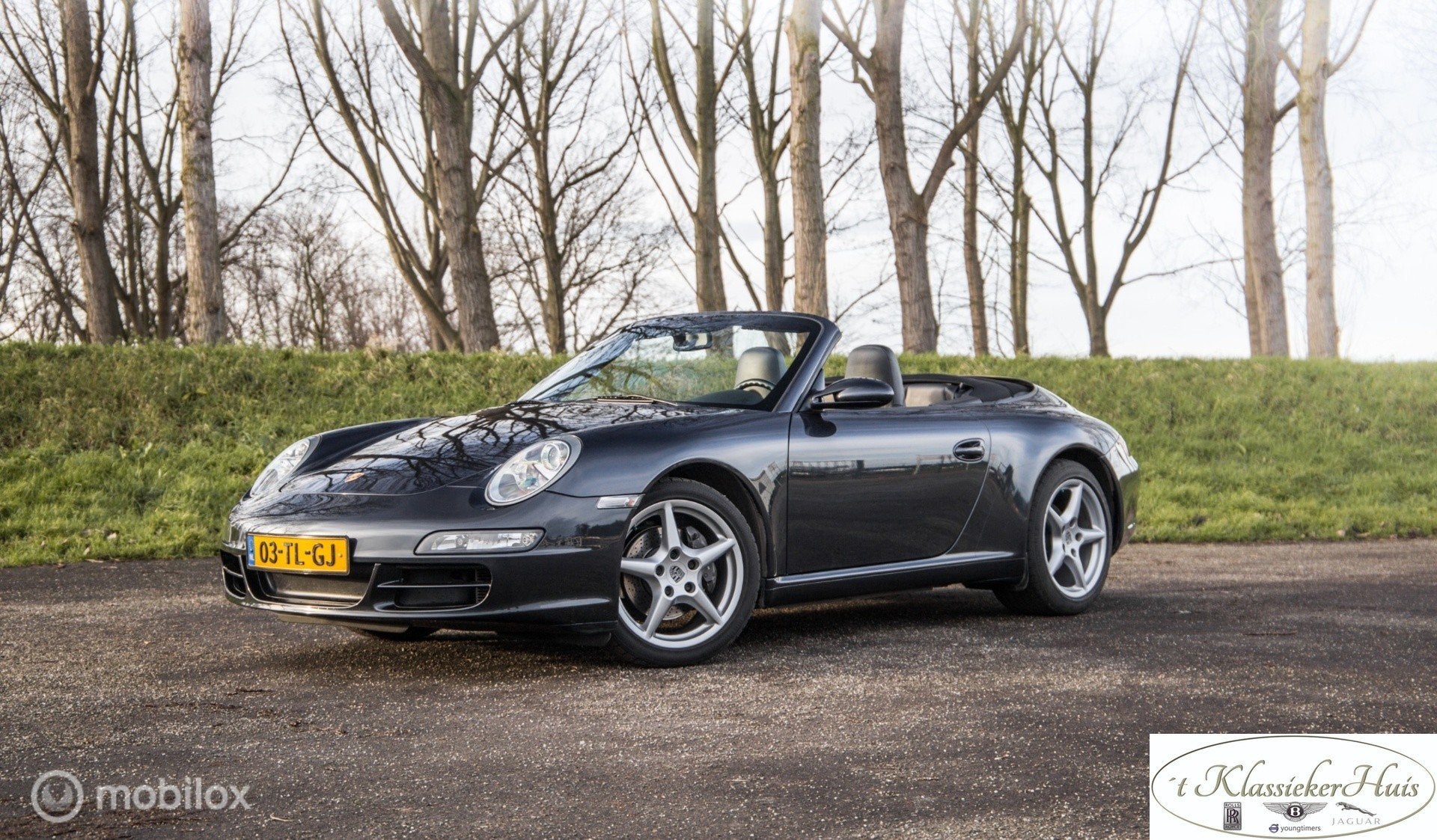 Porsche 911 Cabrio 3.6 Carrera handgeschakeld, Auto's, Gebruikt, Zwart, Cabriolet, 4 stoelen