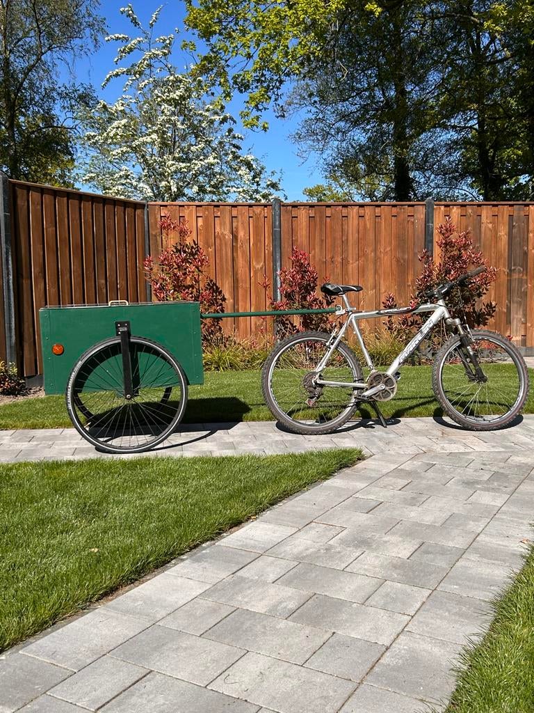 Fietskar met fiets en standaard, Fietsen en Brommers, Fietsaccessoires | Aanhangers en Karren, Ophalen of Verzenden, Gebruikt
