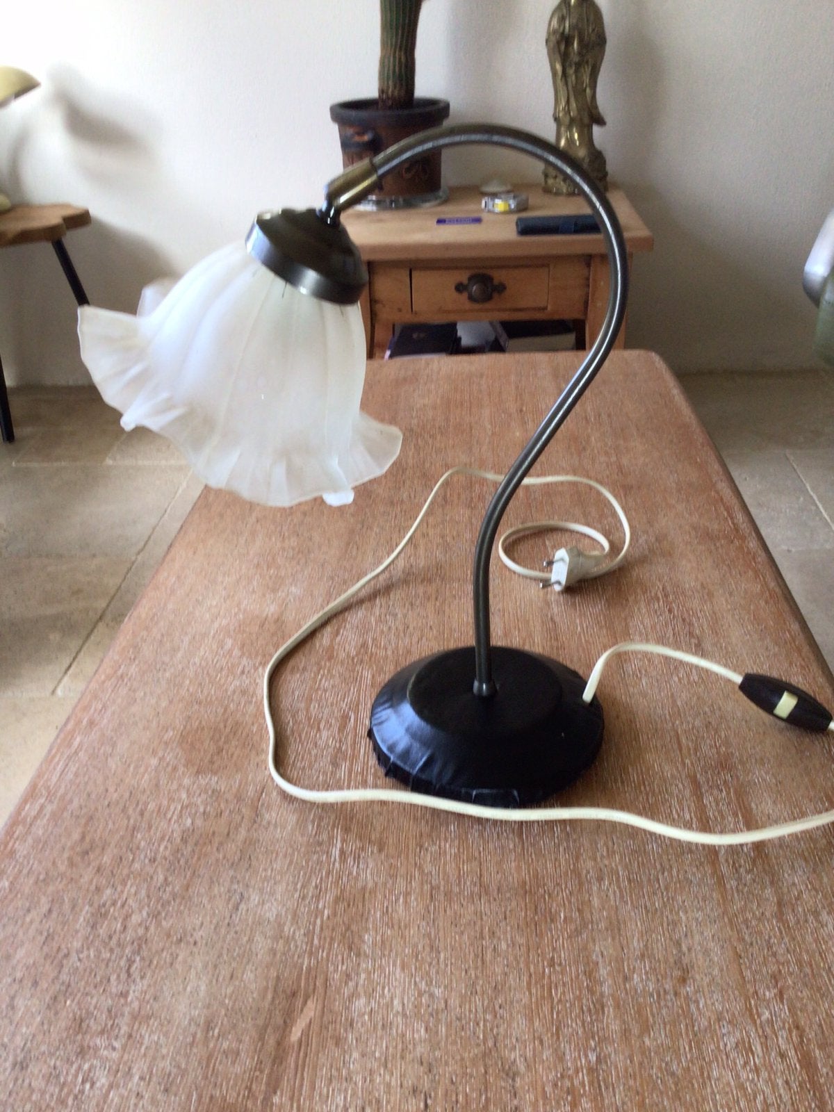 Klassieke Franse tafellamp, gematteerde bloemkap., Ophalen of Verzenden, Glas, Minder dan 50 cm