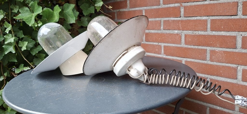 Oude  boerderijlamp -wandlamp -industriële lampen met stolp, Gebruikt, Overige materialen, Wandlamp, E27 (groot)