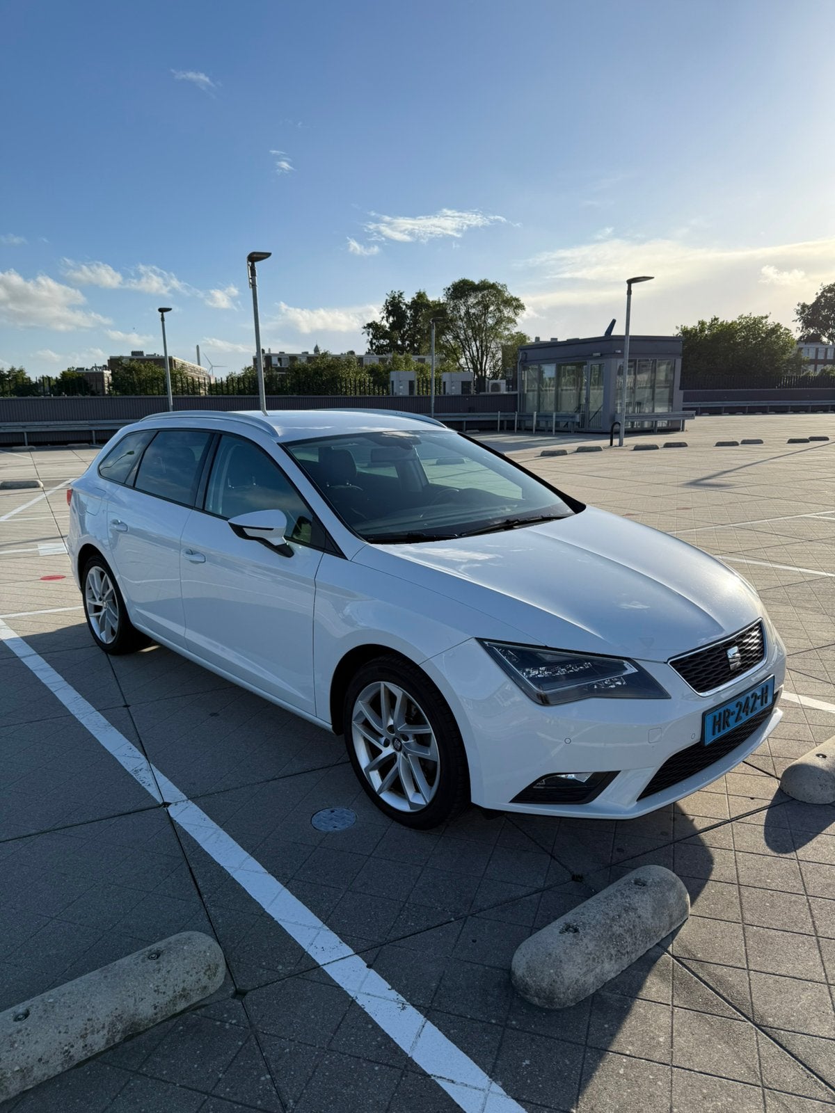 Seat Leon 1.6 TDI  Taxi klaar. 110pk Dsg-7 2015 Wit, Auto's, Seat, Particulier, Leon, Diesel, B, Stationwagon, Automaat, Origineel Nederlands