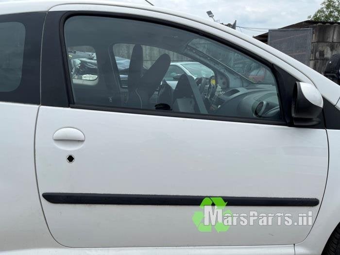 Portier 2Deurs rechts van een Peugeot 107, Auto-onderdelen, Carrosserie en Plaatwerk, Gebruikt, -, Deur, -